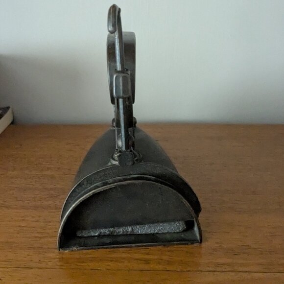 Vintage Mrs Potts Style Sad Iron with Detachable Handle - Vintage Rustic Decor - Picture 5 of 5